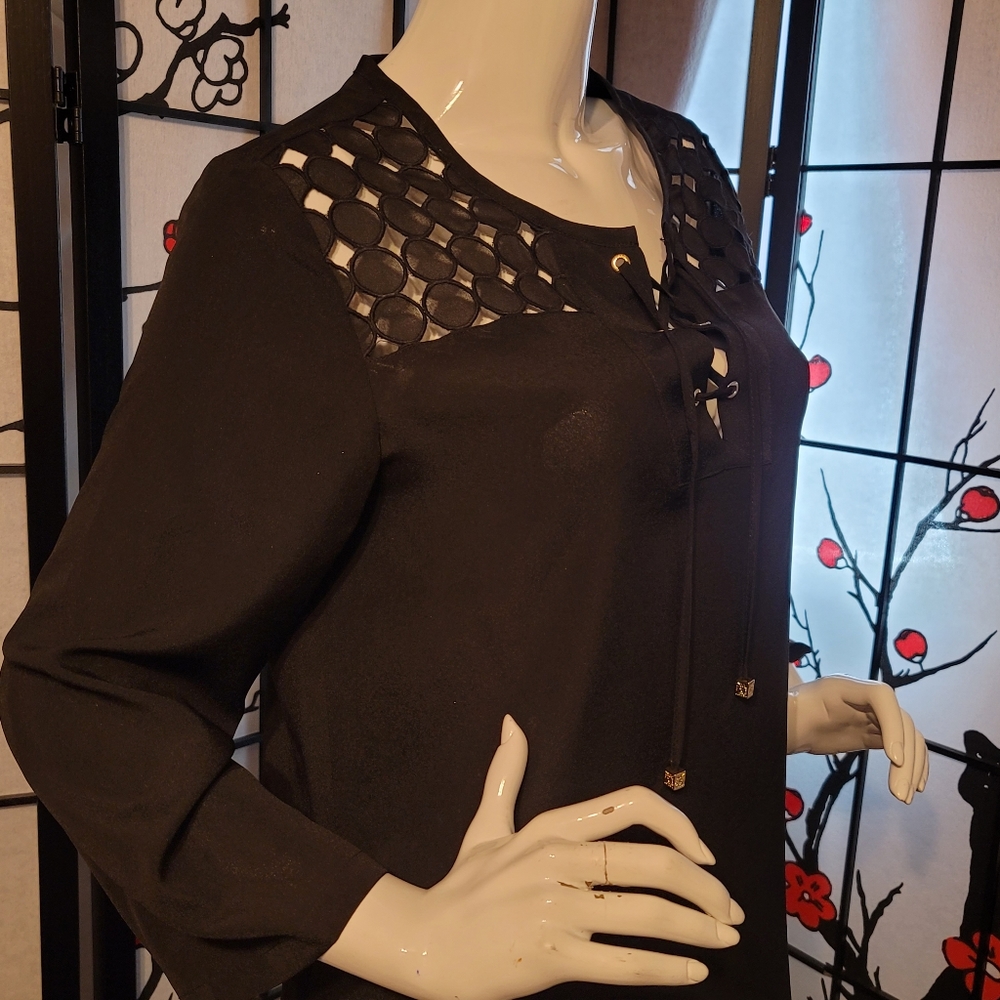 ANNE KLEIN BLACK ELEGANT  LADIES BLOUSE WITH SHEER SHOULDER ART/SIZE MEDIUM - Picture 5 of 13